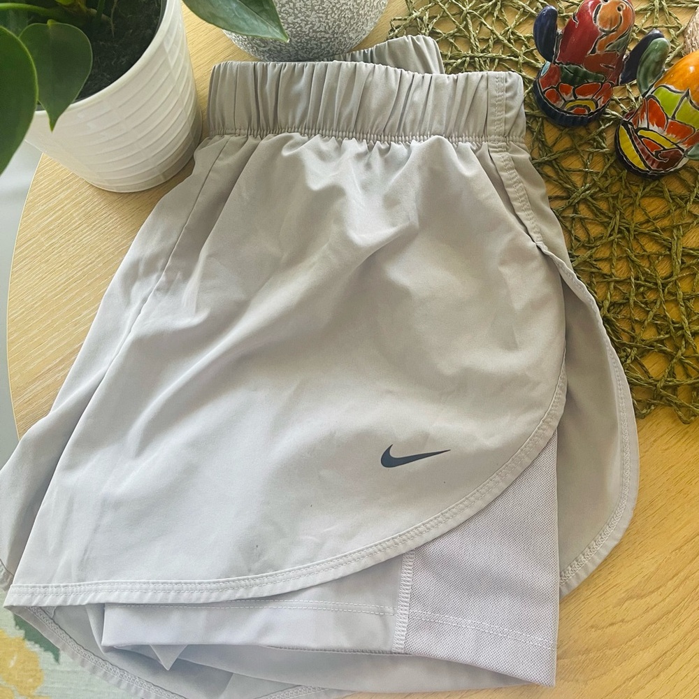 Nike Women's Light Gray Athletic Shorts with Built-In Liner